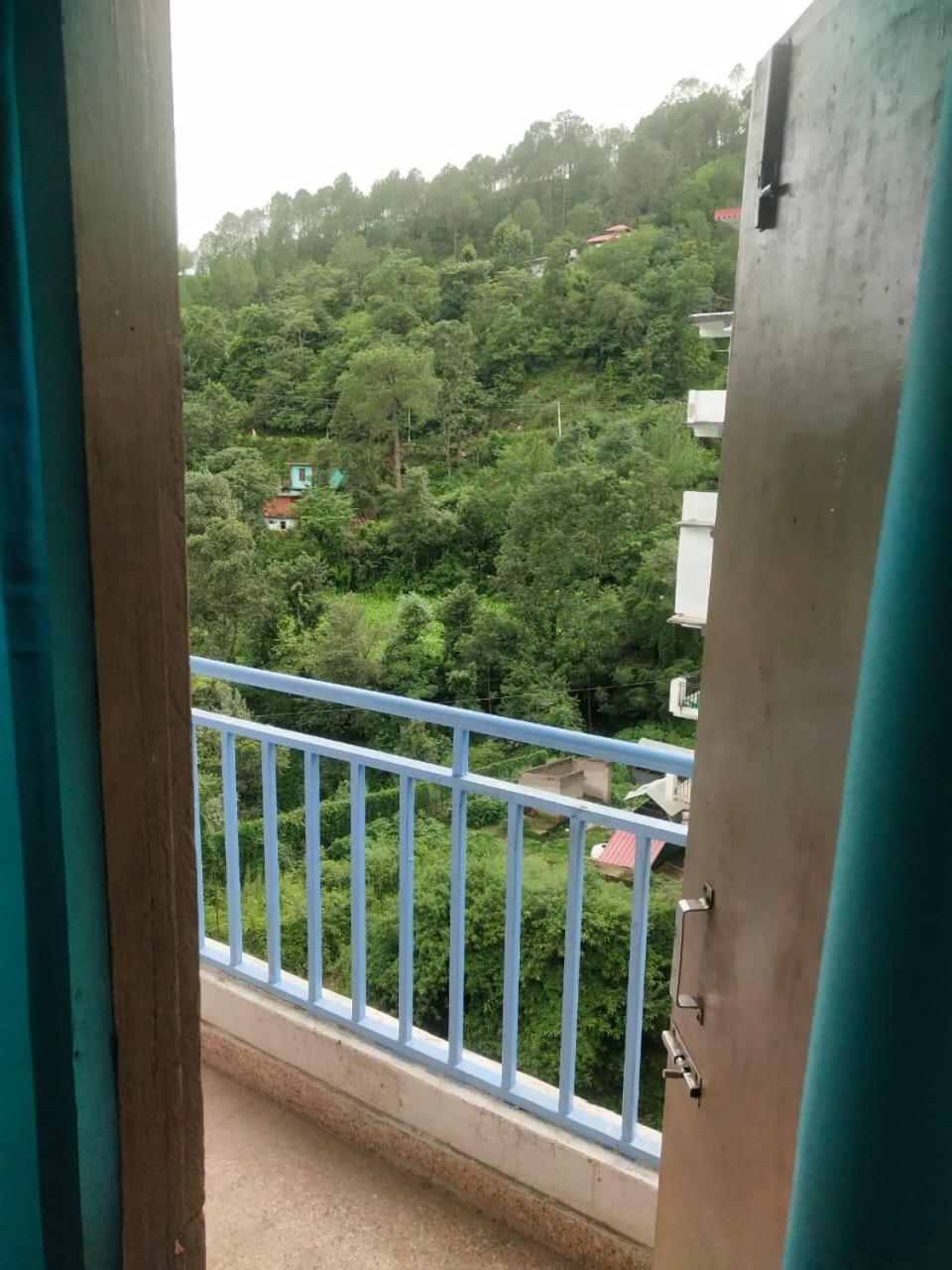 Abuzz Oxfordcaps Chanakya Hostel Solan Bagian luar foto