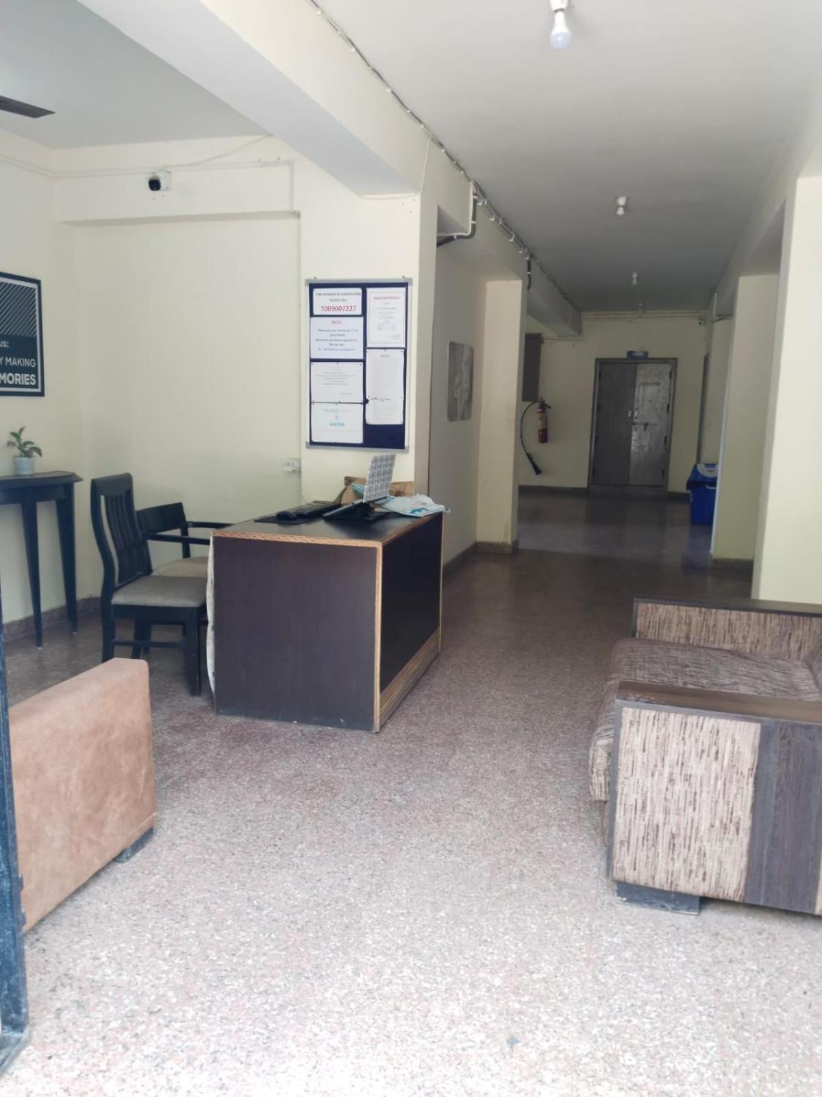 Abuzz Oxfordcaps Chanakya Hostel Solan Bagian luar foto
